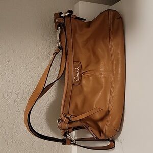 OFFERS PLEASE💥COACH BROWN SMOOTH LEATHER HANDBAG. C1275-F19729